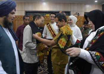 Wakil Gubernur Fadhlullah Sambut Menteri Kebudayaan Fadli Zon di Bandara SIM