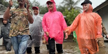 Terabas Banjir, Kak Na Serahkan Bantuan untuk Korban Terdampak Banjir di Lhokseumawe