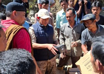 Wagub Aceh Terbang ke Gayo Lues Salurkan Bantuan via Udara