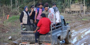 Kak Na Antar Bantuan Masa Panik ke Blang Seunong
