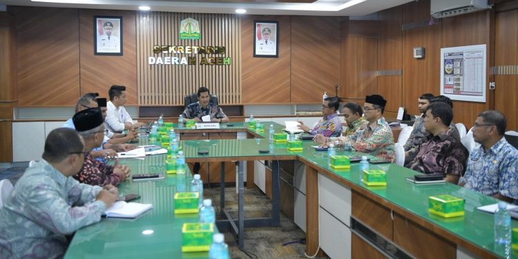 ‎Sekda Aceh Pimpin Rapat Bersama KPI Aceh Bahas Kondisi Media Sosial ‎