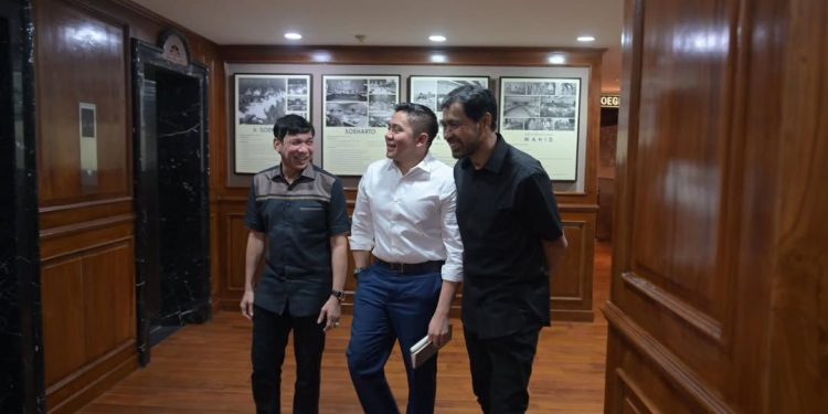 Mualem Temui Seskab Bahas Pemulihan Usai Bencana di Aceh