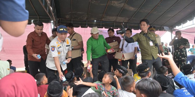 Wagub Aceh Dampingi Mendagri Kunjungi Posko Pengungsian di Aceh Utara