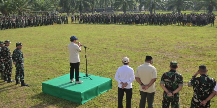 Wagub Aceh Dampingi Mendagri Beri Arahan Taruna dan Serahkan Bantuan Presiden di Aceh Tamiang