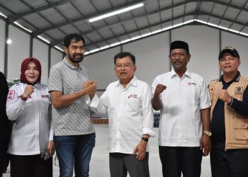 Gubernur Aceh Terima Bantuan Kemanusiaan PMI Nasional yang Diserahkan Jusuf Kalla