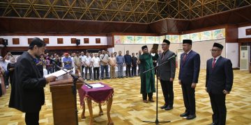 Mualem Lantik Tiga Kepala SKPA, Tekankan Percepatan Kinerja dan Serapan Anggaran