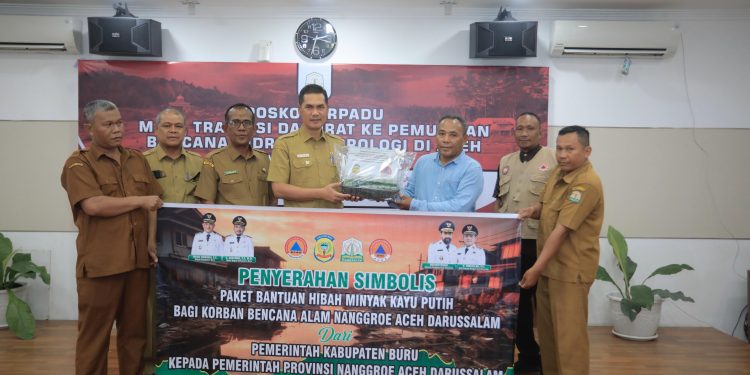Pemkab Pulau Buru Kirim 2.000 Botol Minyak Kayu Putih untuk Korban Bencana Aceh