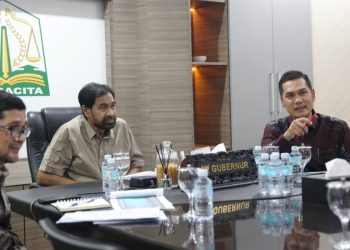 Mualem Pimpin Rapat Bahas Validasi Data JKA Bersama Sekda dan Dinkes  ‎