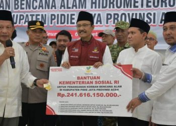 Wagub Dampingi Mendagri dan Mensos Tinjau Huntara serta Serahkan Bantuan Korban Bencana di Pidie Jaya