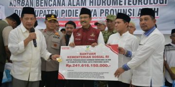 Wagub Dampingi Mendagri dan Mensos Tinjau Huntara serta Serahkan Bantuan Korban Bencana di Pidie Jaya