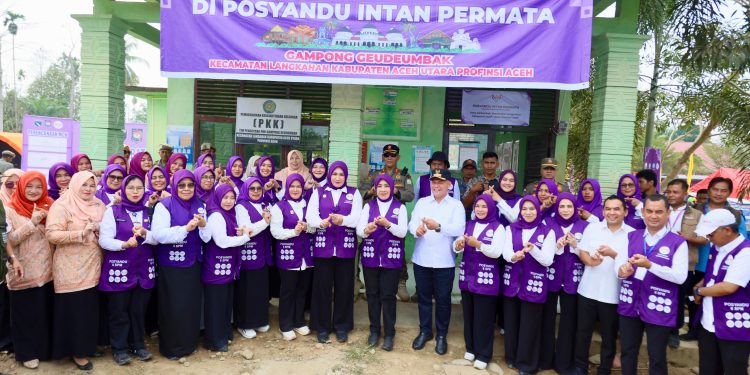 Marlina Muzakir Bersama Ketum TP Posyandu Salurkan Bantuan di Aceh Utara