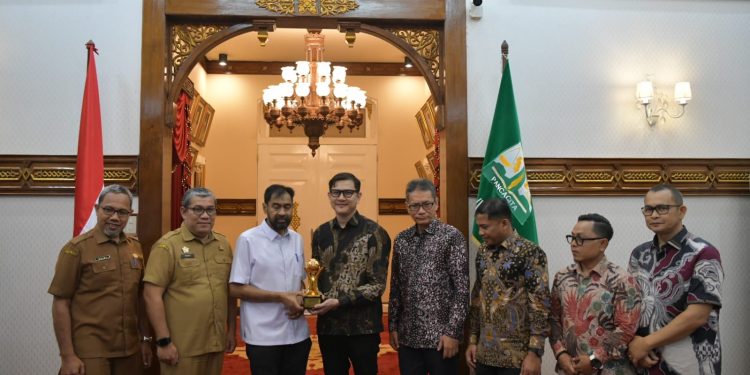 Gubernur Aceh Raih Penghargaan Nasional Top Pembina BUMD 2026