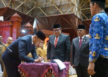 Sekda Aceh Lantik Pejabat Administrator dan Pengawas, Tekankan Percepatan Kinerja Pemerintah 