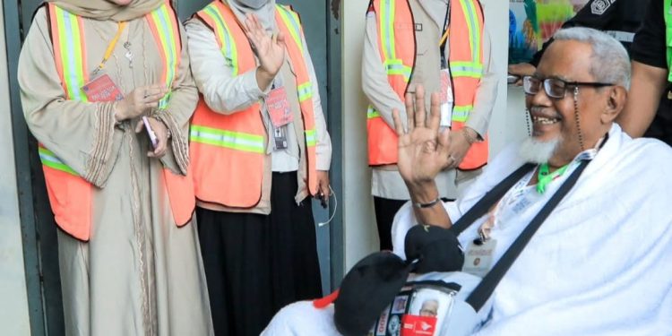 Bunda Salma Hadir Lepas Jemaah Haji Barsela, Doa dan Haru Iringi Keberangkatan 393 Tamu Allah Menuju Tanah Suci