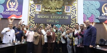 Mualem Saksikan Langsung RDP DPR-RI Bahas Revisi UUPA