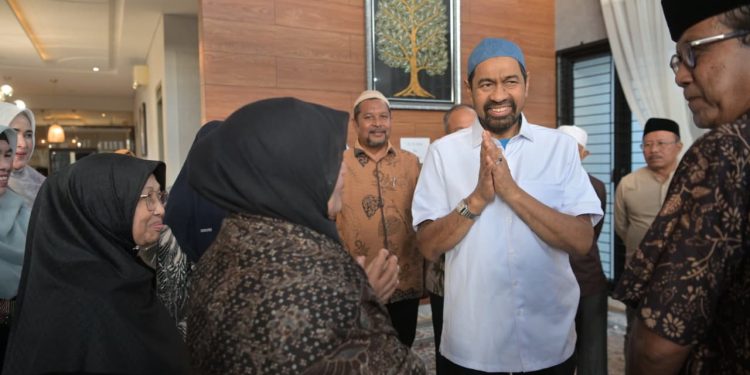 Gubernur Mualem Takziah ke Rumah Duka Zaini Abdullah
