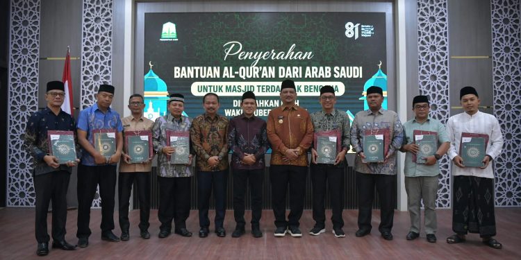 Wagub Aceh Salurkan 50.000 Al-Qur’an Bantuan Kerajaan Arab Saudi untuk Masjid dan Dayah