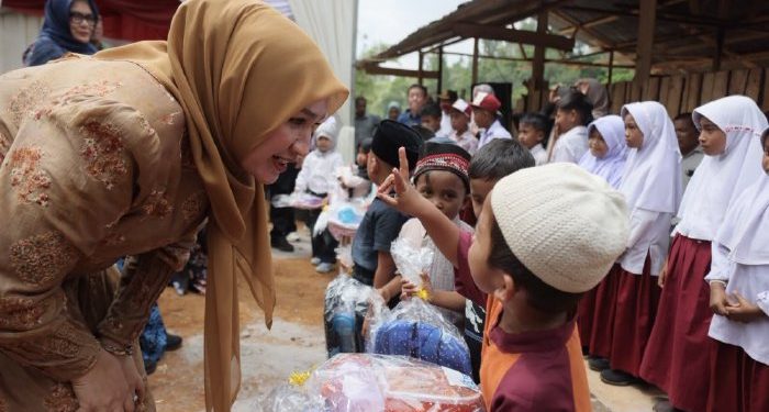 Kak Na Sapa Warga Uning Mas di Huntara Blang Rakal