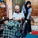 Bunda Salma Serahkan Kursi Roda untuk Warga Lumpuh