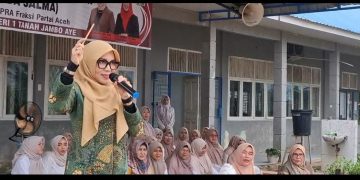 Perkuat Karakter Religius Siswa, Bunda Salma Berbagi Al-Qur’an di SMAN 1 Tanah Jambo Aye